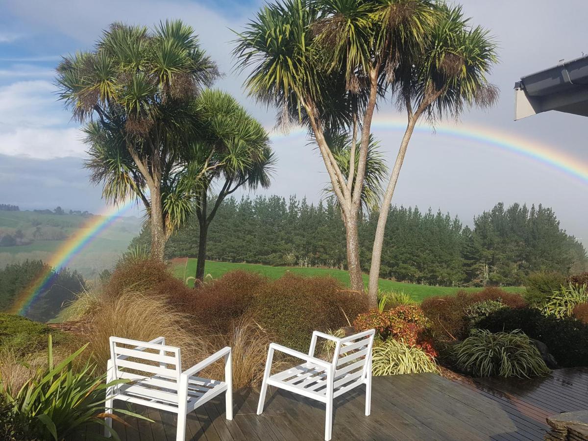 Above The River Karapiro Bed & Breakfast エクステリア 写真