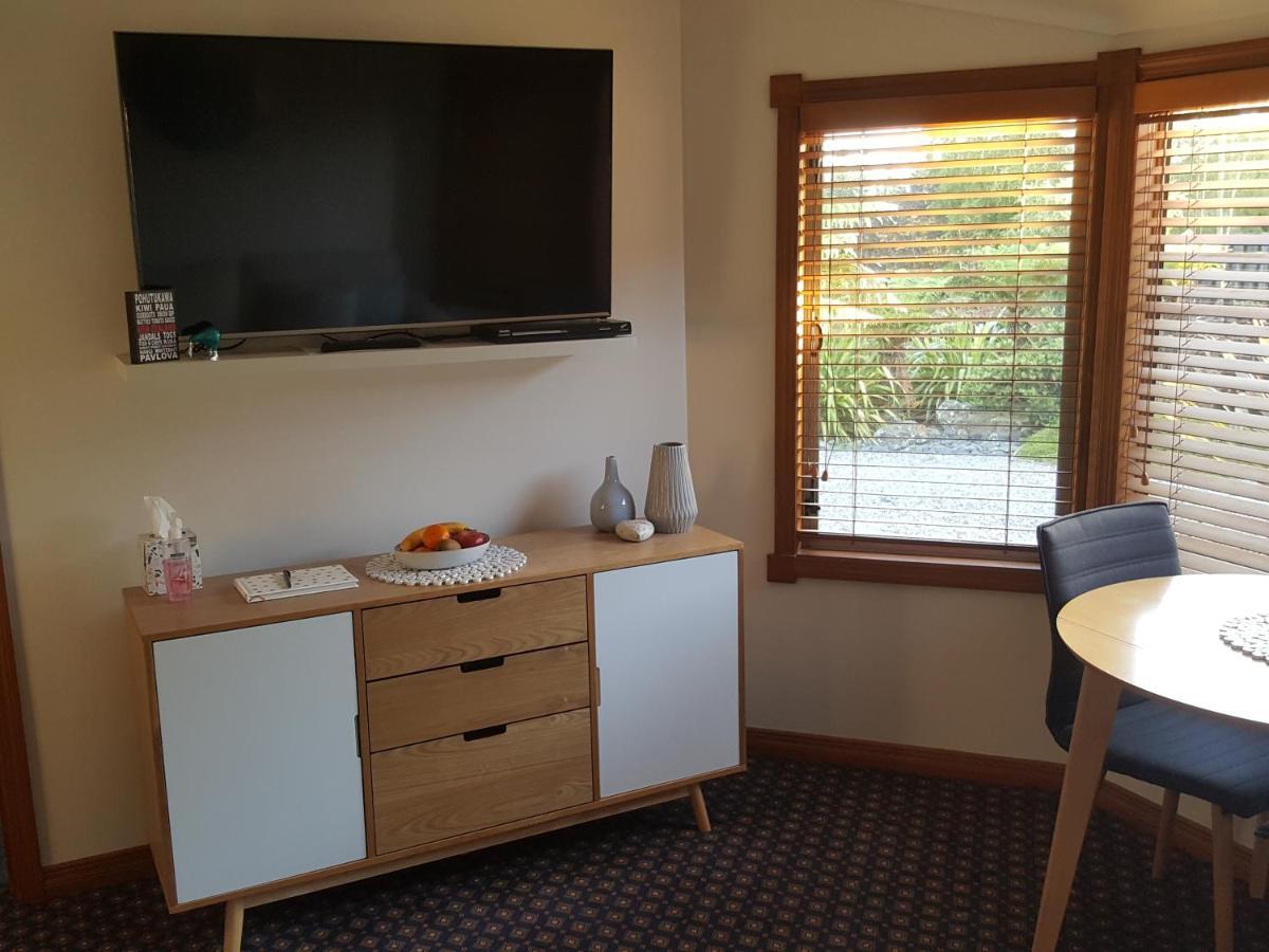 Above The River Karapiro Bed & Breakfast エクステリア 写真