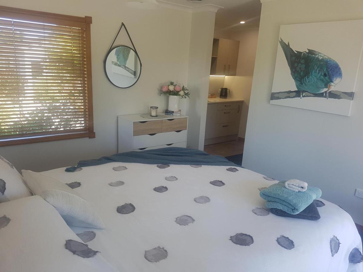 Above The River Karapiro Bed & Breakfast エクステリア 写真