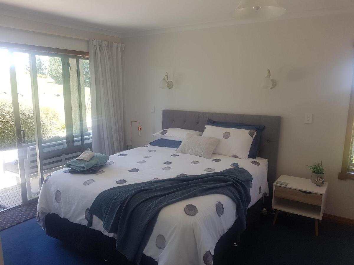Above The River Karapiro Bed & Breakfast エクステリア 写真
