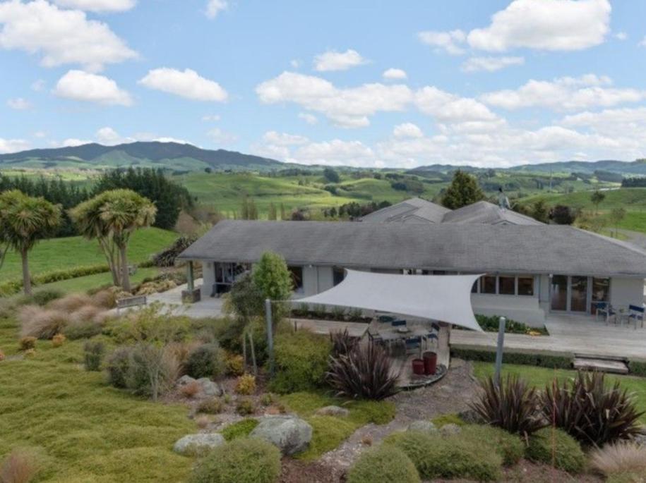 Above The River Karapiro Bed & Breakfast エクステリア 写真