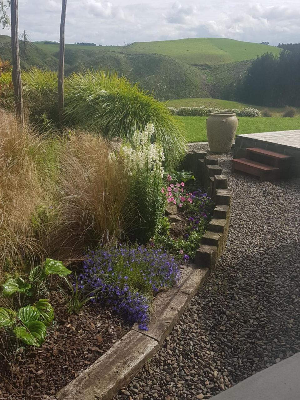 Above The River Karapiro Bed & Breakfast エクステリア 写真