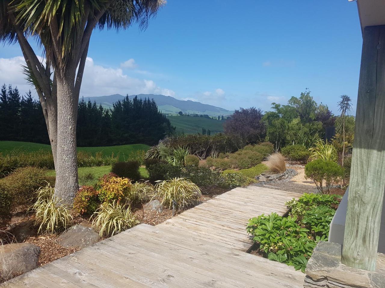 Above The River Karapiro Bed & Breakfast エクステリア 写真