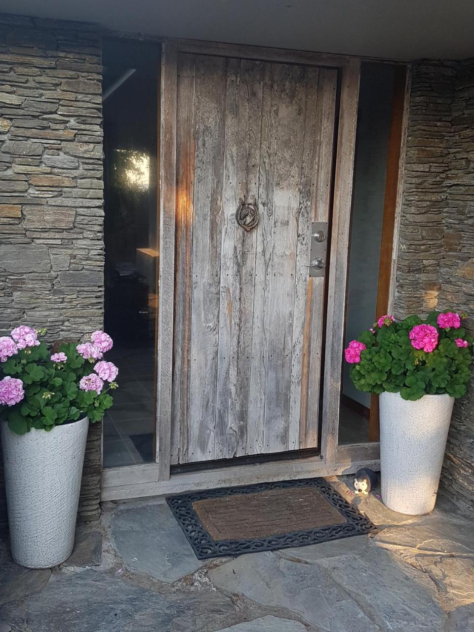 Above The River Karapiro Bed & Breakfast エクステリア 写真