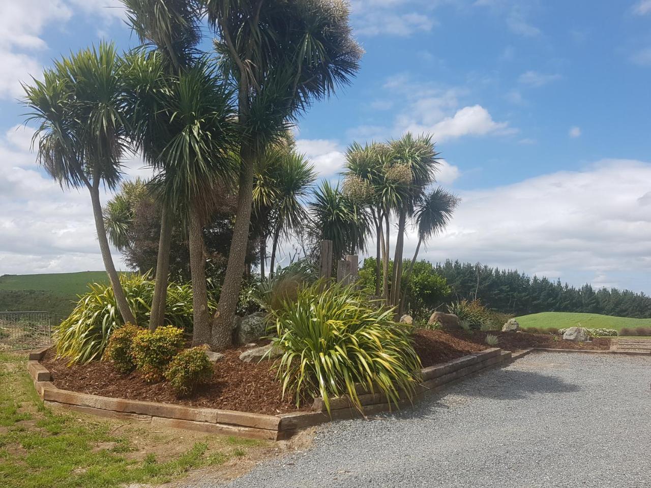 Above The River Karapiro Bed & Breakfast エクステリア 写真