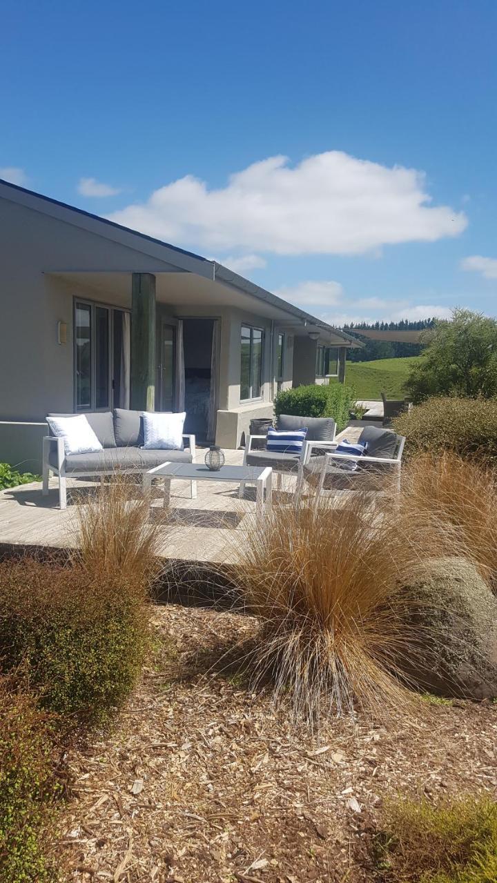Above The River Karapiro Bed & Breakfast エクステリア 写真