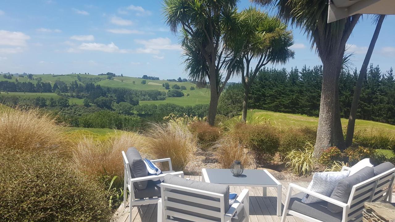 Above The River Karapiro Bed & Breakfast エクステリア 写真