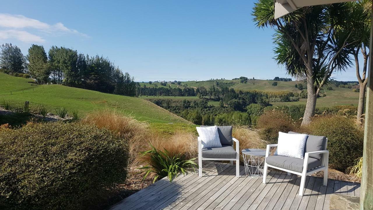 Above The River Karapiro Bed & Breakfast エクステリア 写真